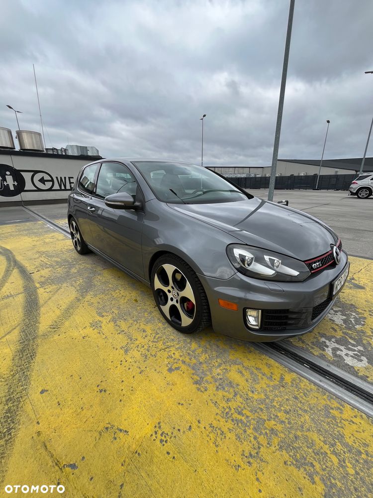 Volkswagen Golf 2.0 GTI - 1