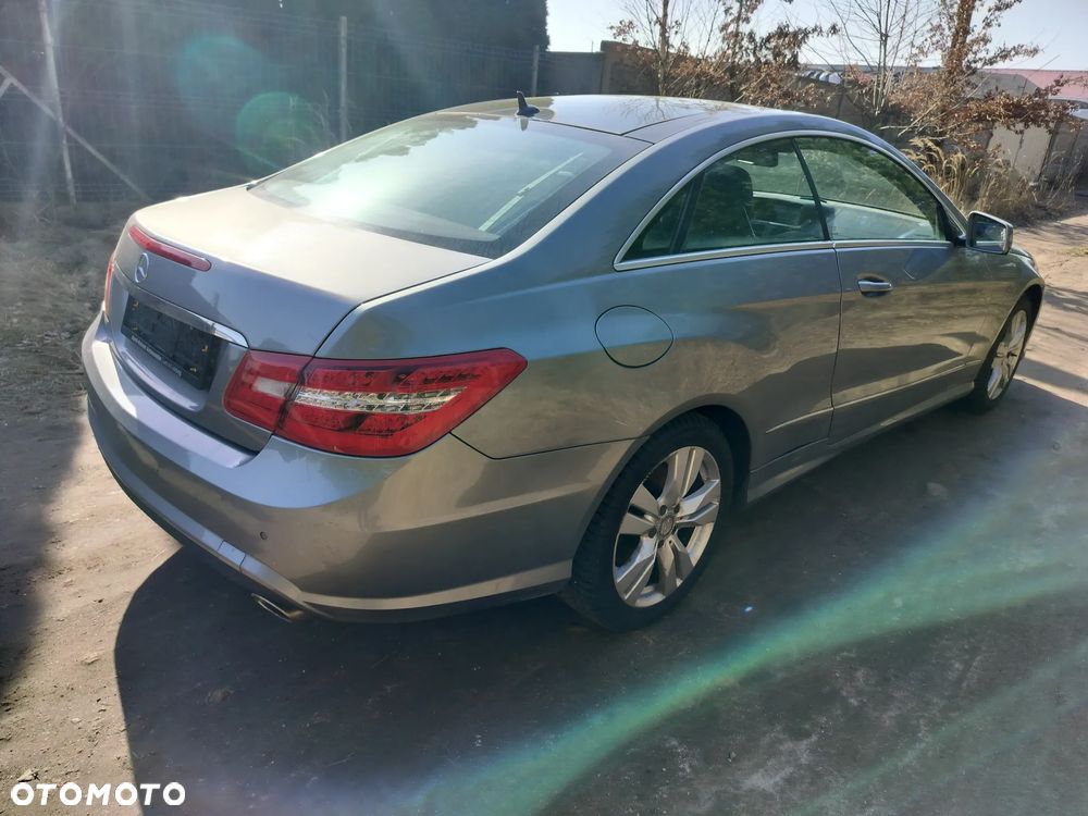 Mercedes-Benz Klasa E 350 CDI DPF BlueEFFICIENCY 7G-TRONIC Elegance - 6