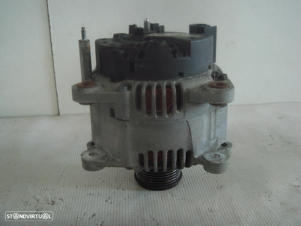 Alternador Volkswagen Passat (3C2) - 1