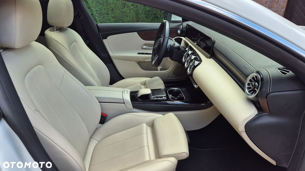 Mercedes-Benz CLA 250 7G-DCT AMG Line - 7