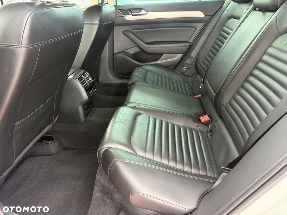 Volkswagen Passat Alltrack 2.0 TDI SCR 4Motion DSG - 25