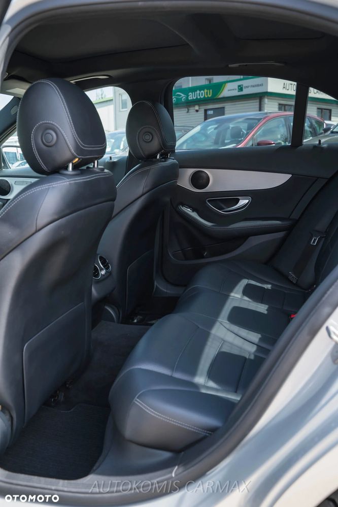 Mercedes-Benz Klasa C 300 7G-TRONIC - 23