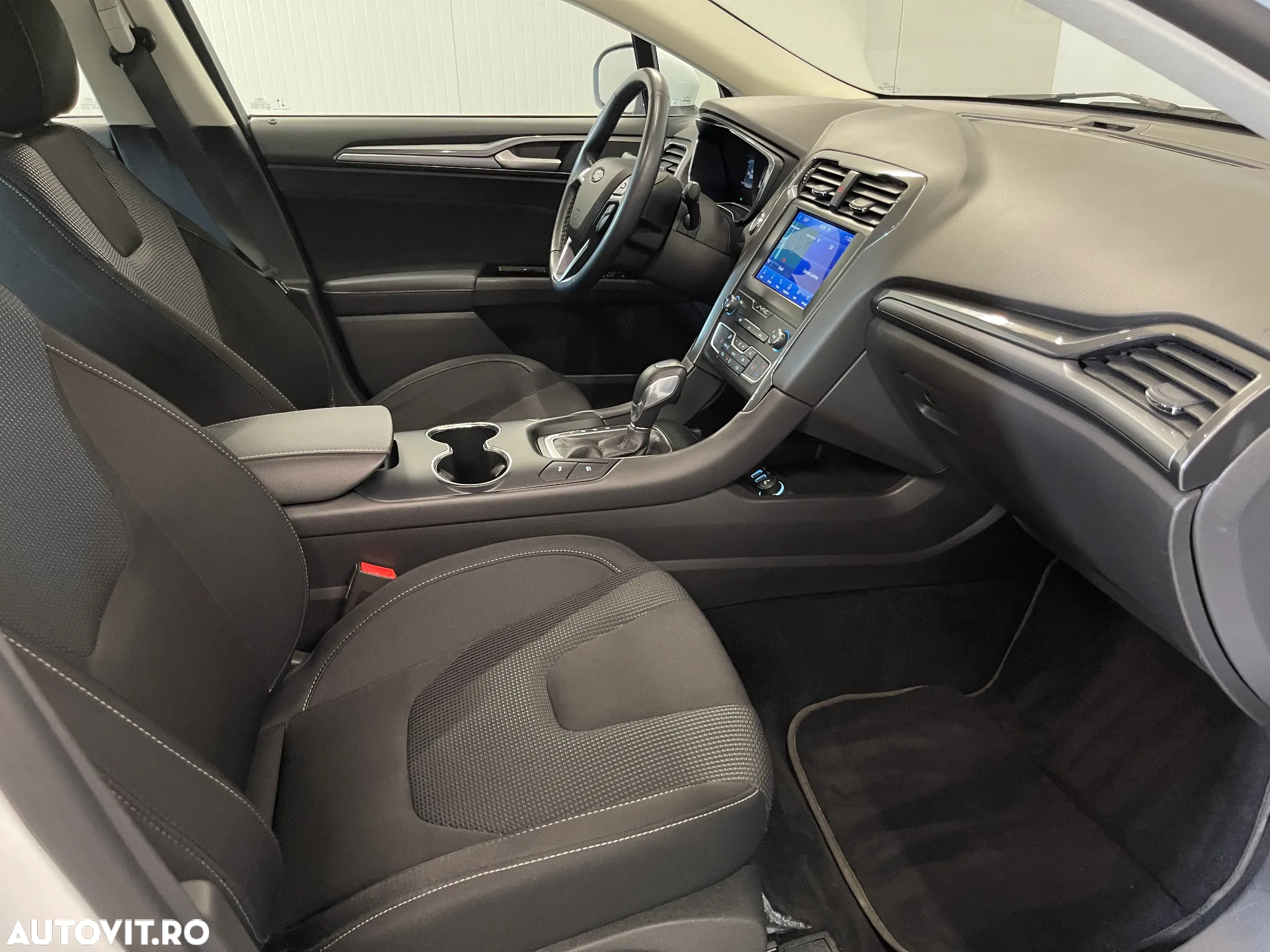Ford Mondeo 2.0 HEV Titanium - 10