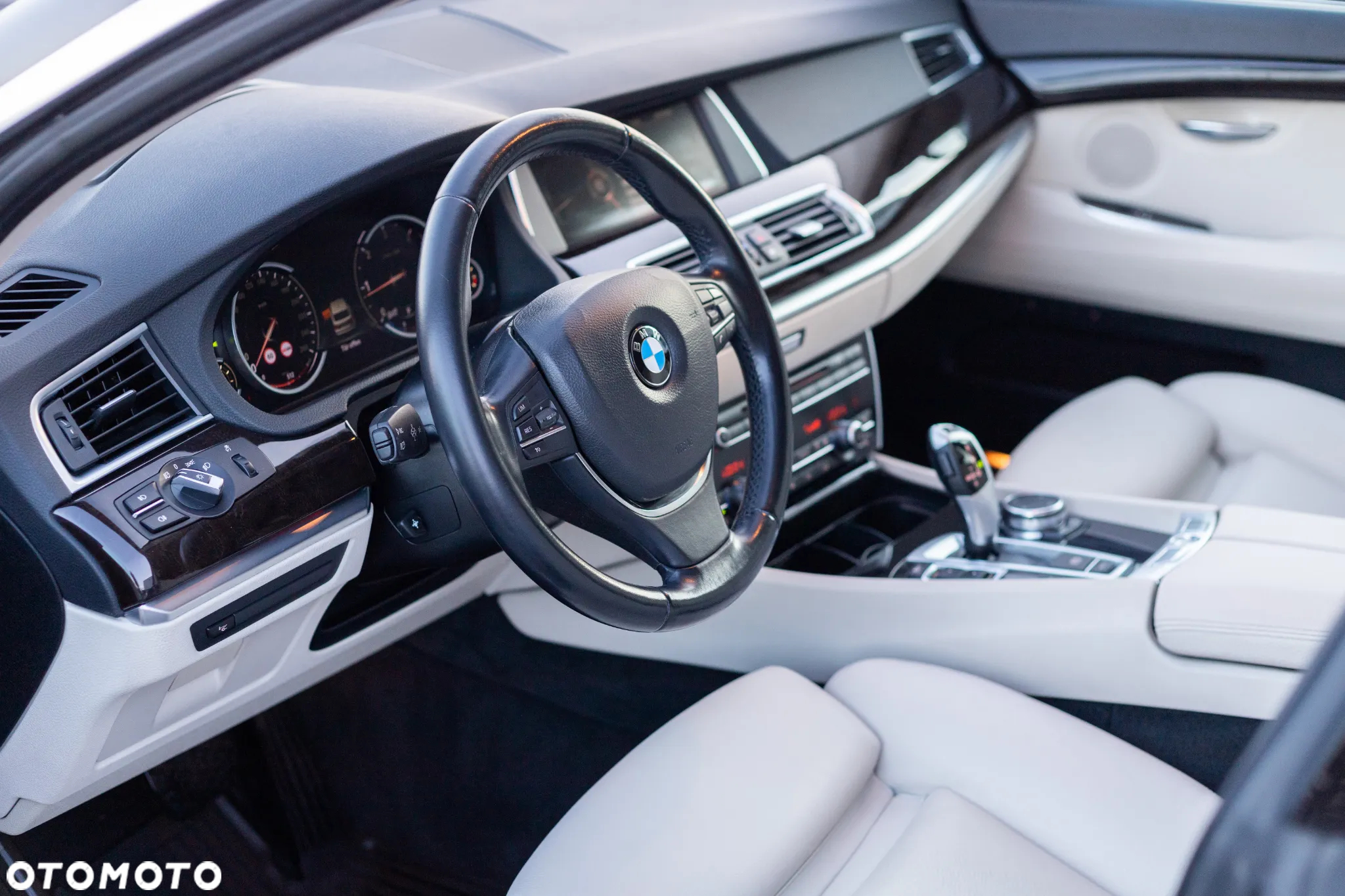 BMW 5GT - 17