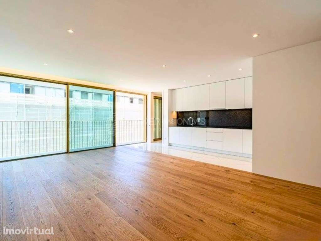 Apartamento T3 EXCLUSIVO | 2 lugares de estacionamento | Varanda - Grande imagem: 2/63