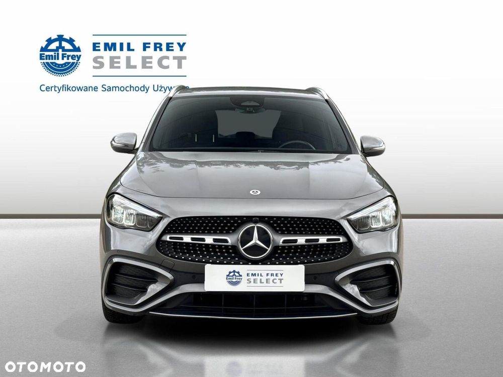 Mercedes-Benz GLA - 9