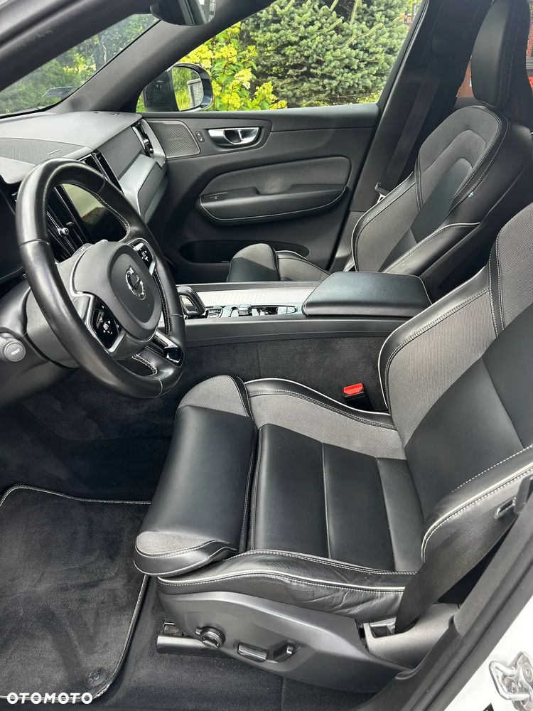 Volvo XC 60 B4 B R-Design - 24