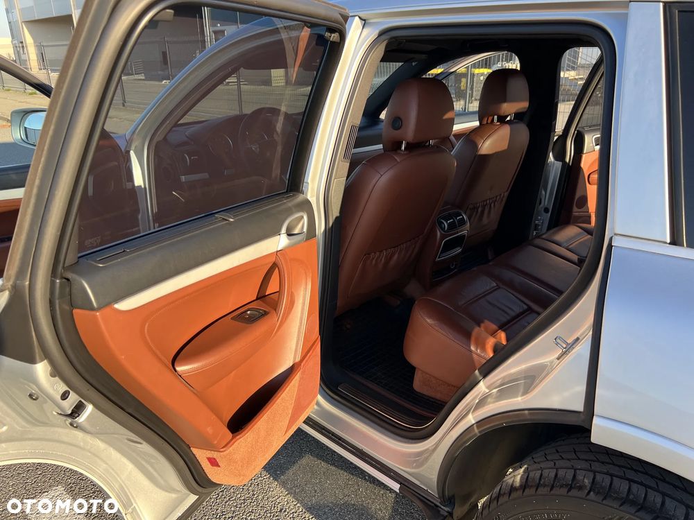 Porsche Cayenne - 21