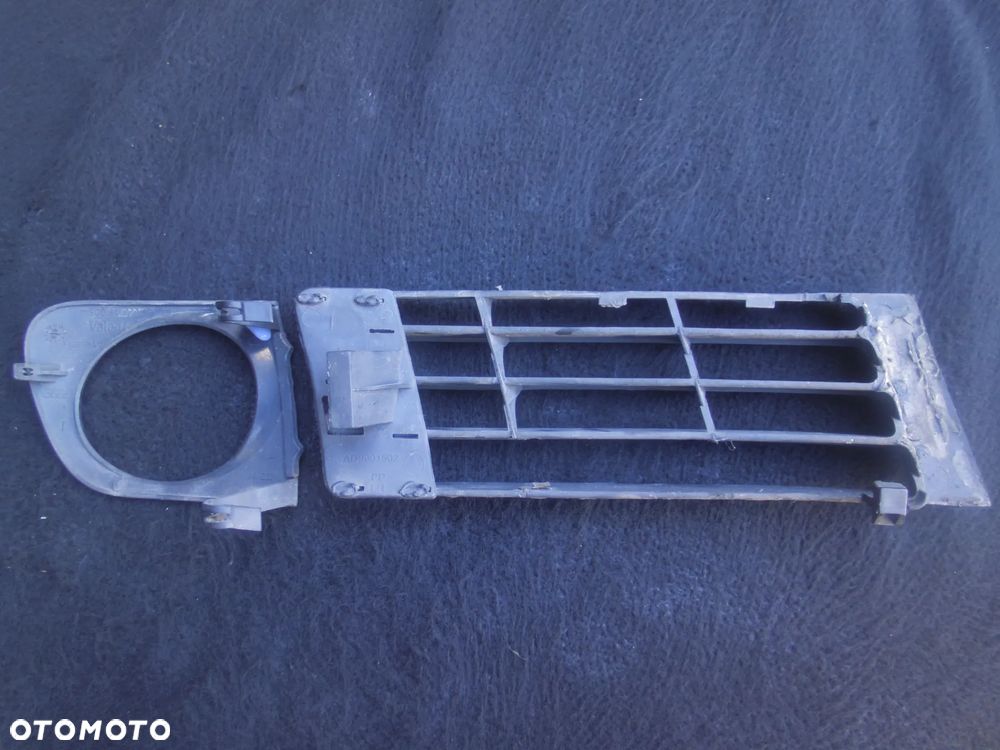Audi A4 B5 99-01 kratka ramka halogenu lewa 8D0941777 - 2