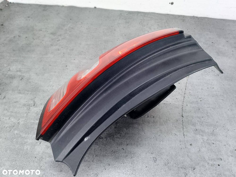 LAMPA TYLNA LEWA CITROEN C3 II 9673805480 HATCHBACK - 4