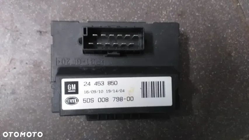 Moduł Haka Opel Astra III H Zafira B 24453850 - 1