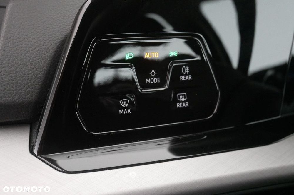 Volkswagen Golf - 22