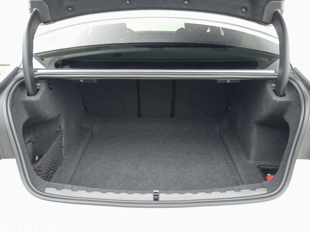 BMW Seria 3 318i M Sport sport - 18