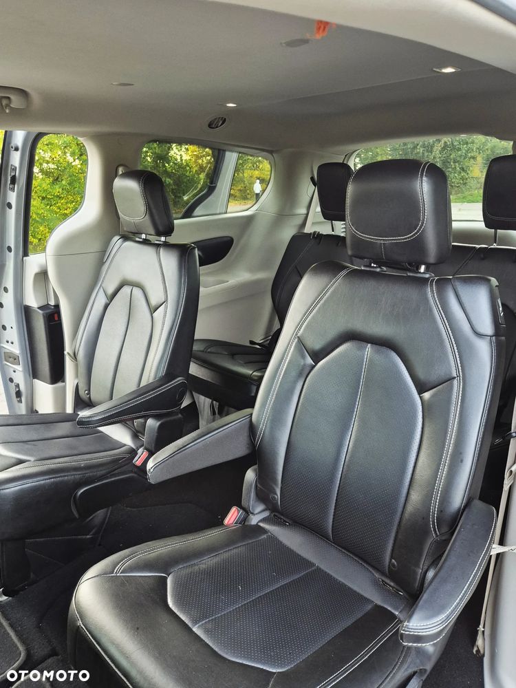 Chrysler Pacifica - 15