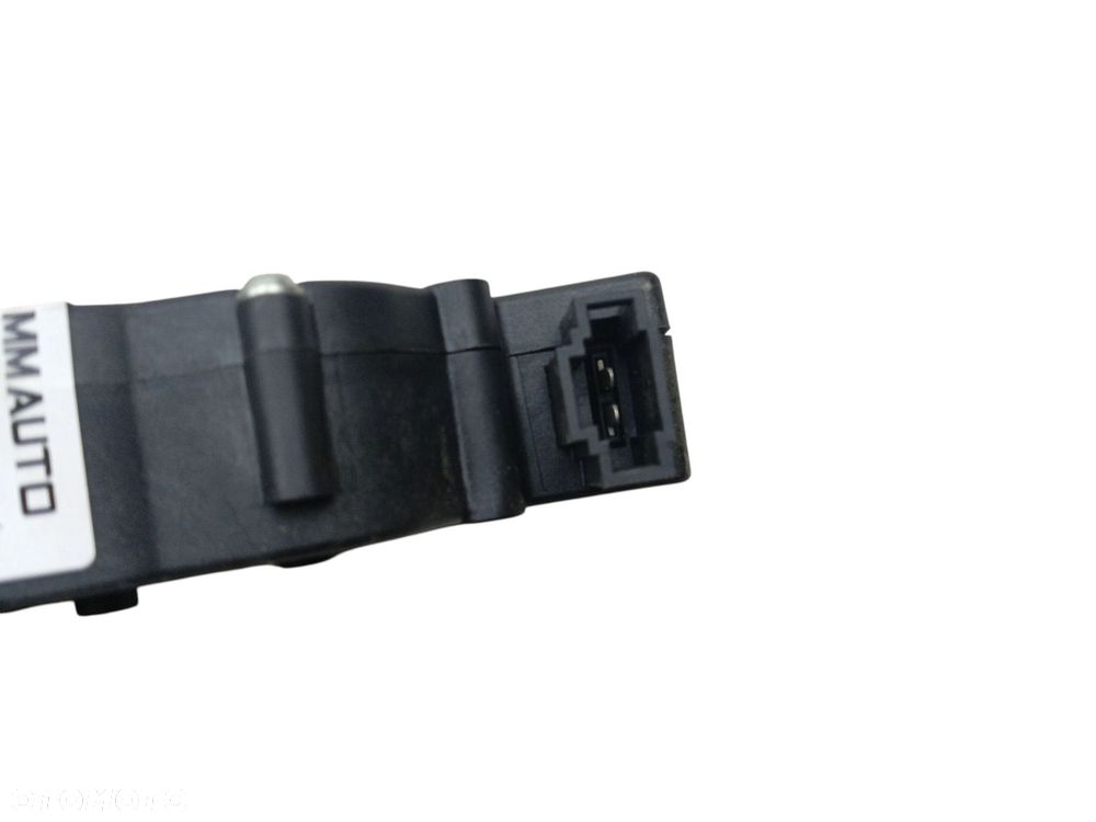 ZAMEK KLAPY BAGAŻNIKA MERCEDES C W204 LIFT KOMBI A2047400735, A2047500060 - 2