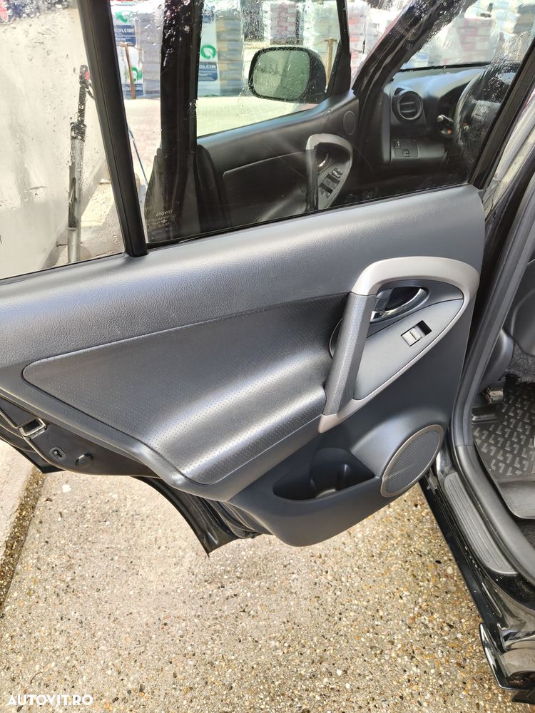 Toyota RAV4 - 8