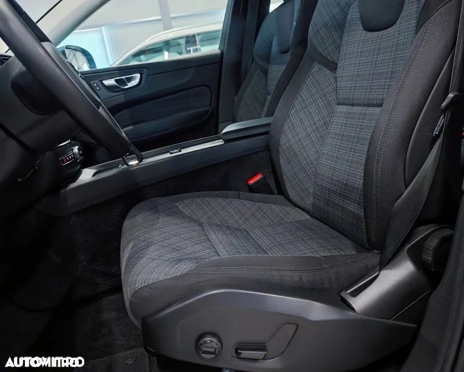 Volvo XC 60 B4 MHEV Momentum Pro - 7