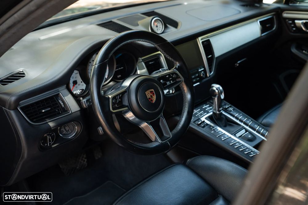 Porsche Macan Turbo - 42