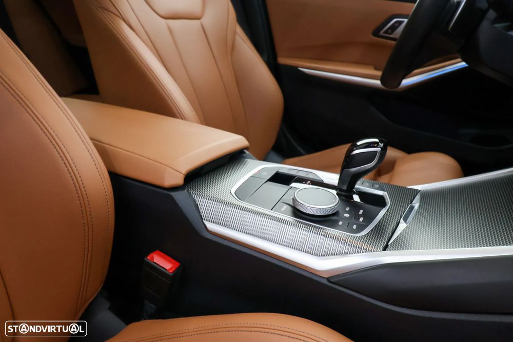 BMW 320 e Pack Desportivo M Auto - 37