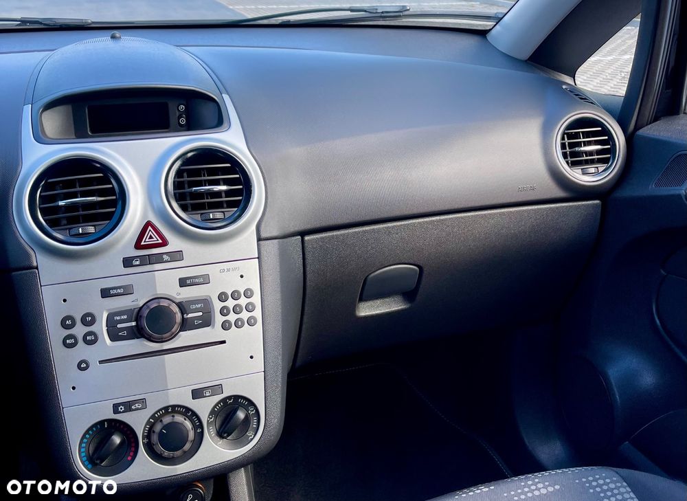 Opel Corsa 1.2 16V Cosmo - 17