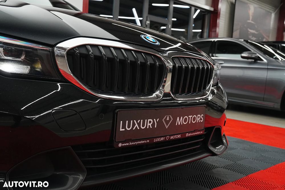 BMW Seria 3 320e Aut. Sport Line - 27