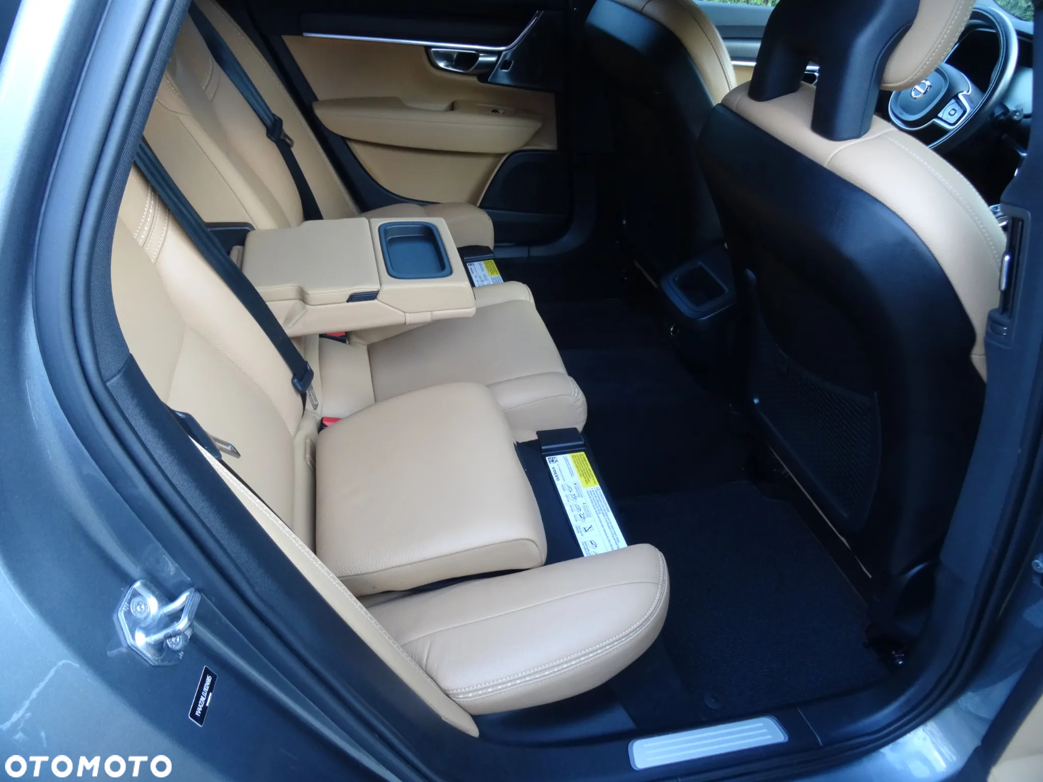 Volvo V90 Cross Country - 16