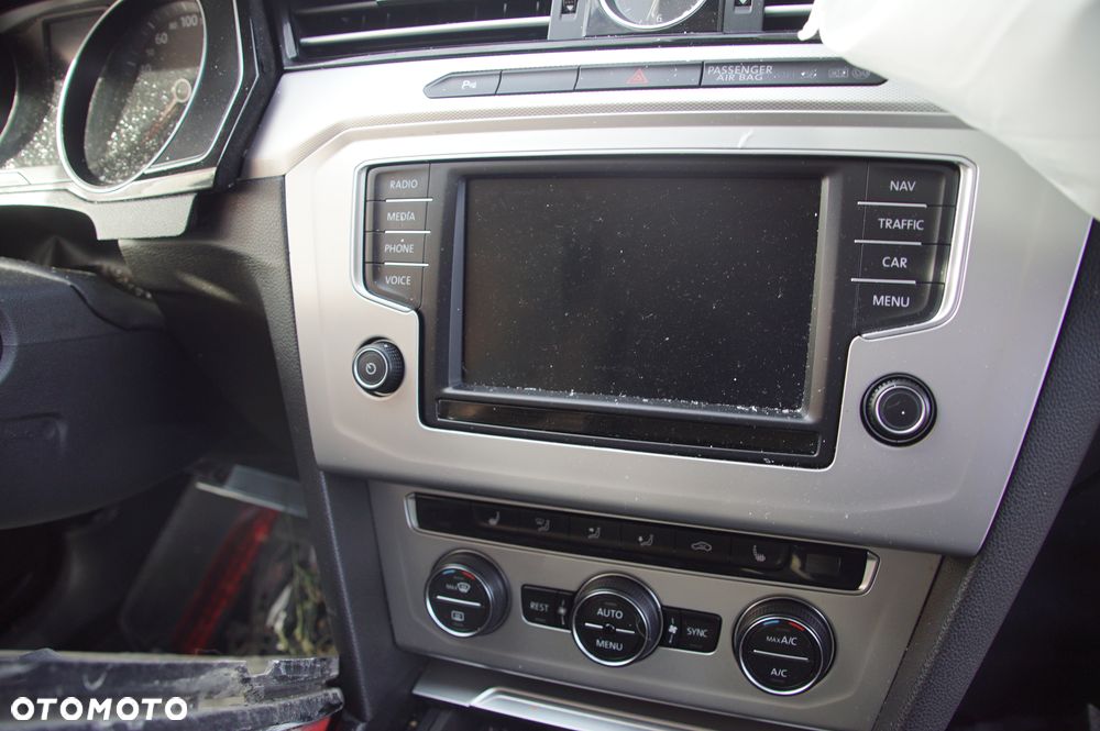 Auto na części - Volkswagen Passat B8 1.8 TSI 180 KM CJSC QTQ LC9X 2016R Silnik Skrzynia Drzwi Lusterko Szyba Lampa Deska Kokpit Sterownik Moduł Licznik Wyświetlacz Kierownica Panel - 15