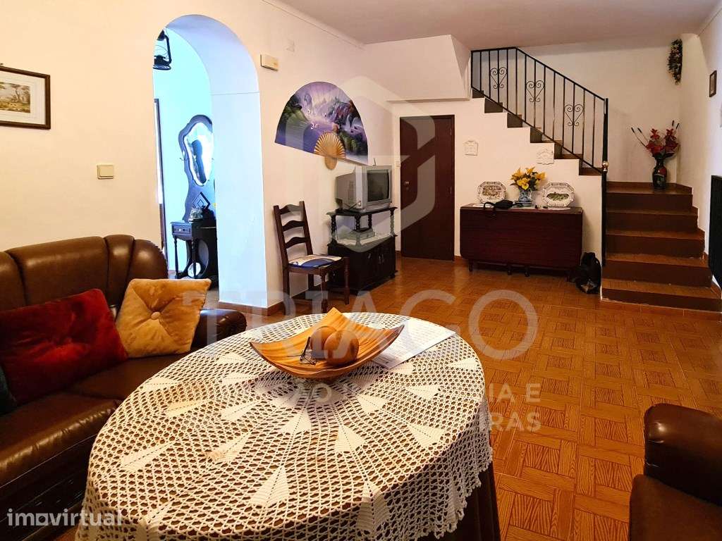 Moradia T4 com 2 Frentes no Centro de Barrancos - Vende se Mobilada - Grande imagem: 3/26