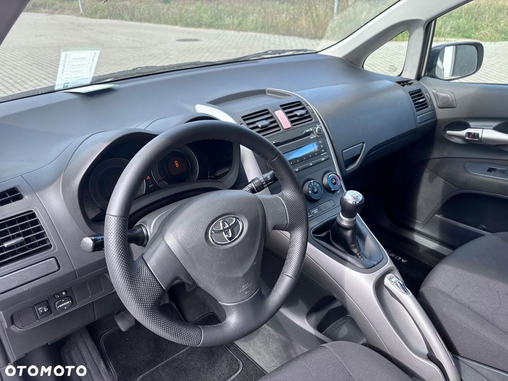 Toyota Auris ver-1-4-vvt--i-team - 2