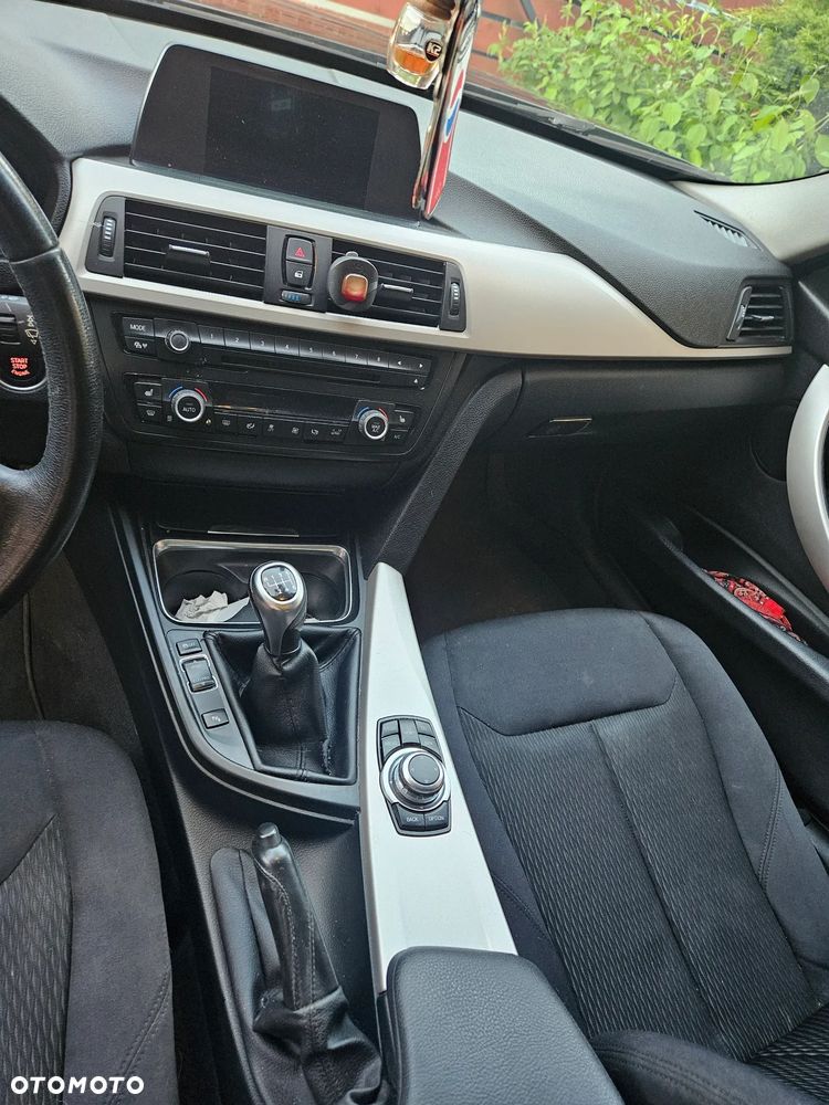 BMW Seria 3 320d xDrive - 2