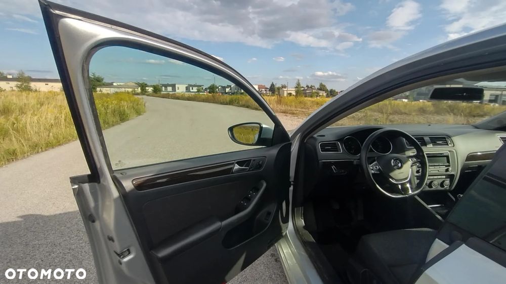 Volkswagen Jetta - 7