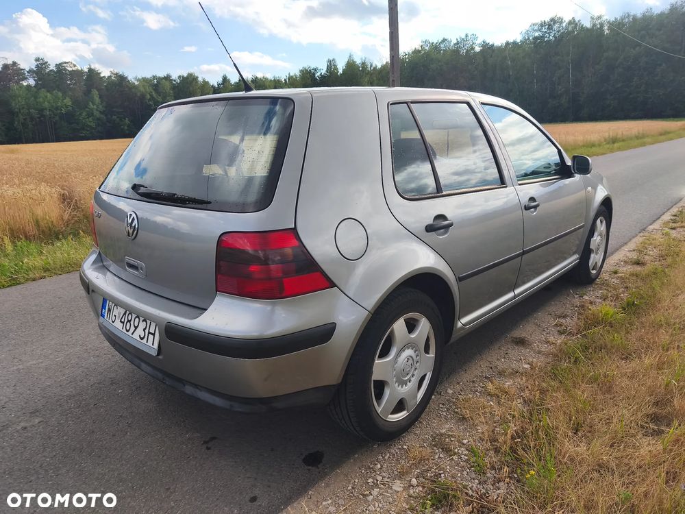 Volkswagen Golf 1.6 Comfortline - 4