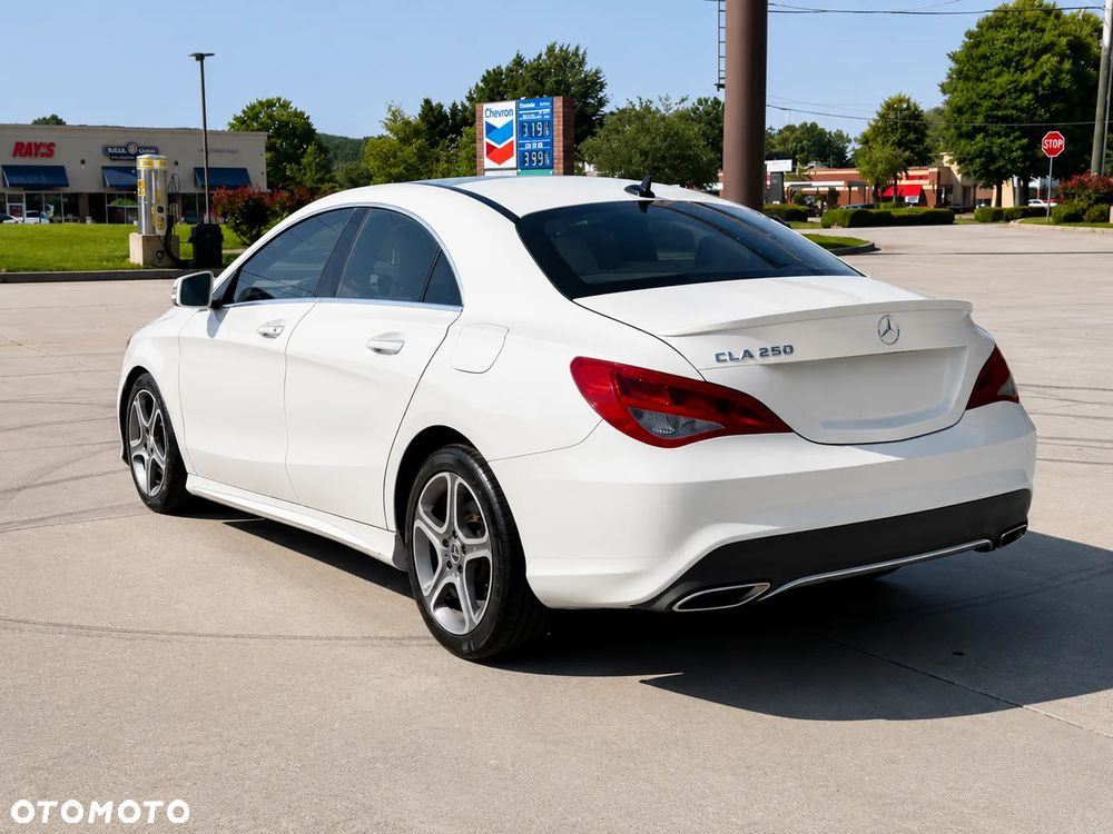 Mercedes-Benz CLA 250 4Matic 7G-DCT - 3