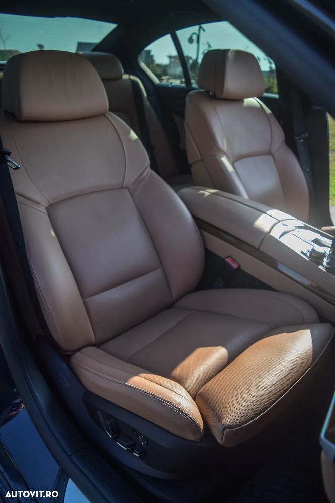 BMW Seria 7 750i Aut. - 17
