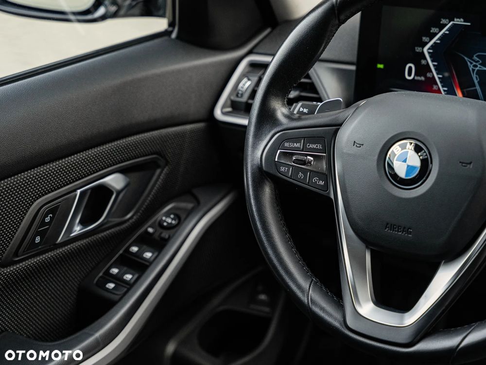 BMW Seria 3 318d - 26