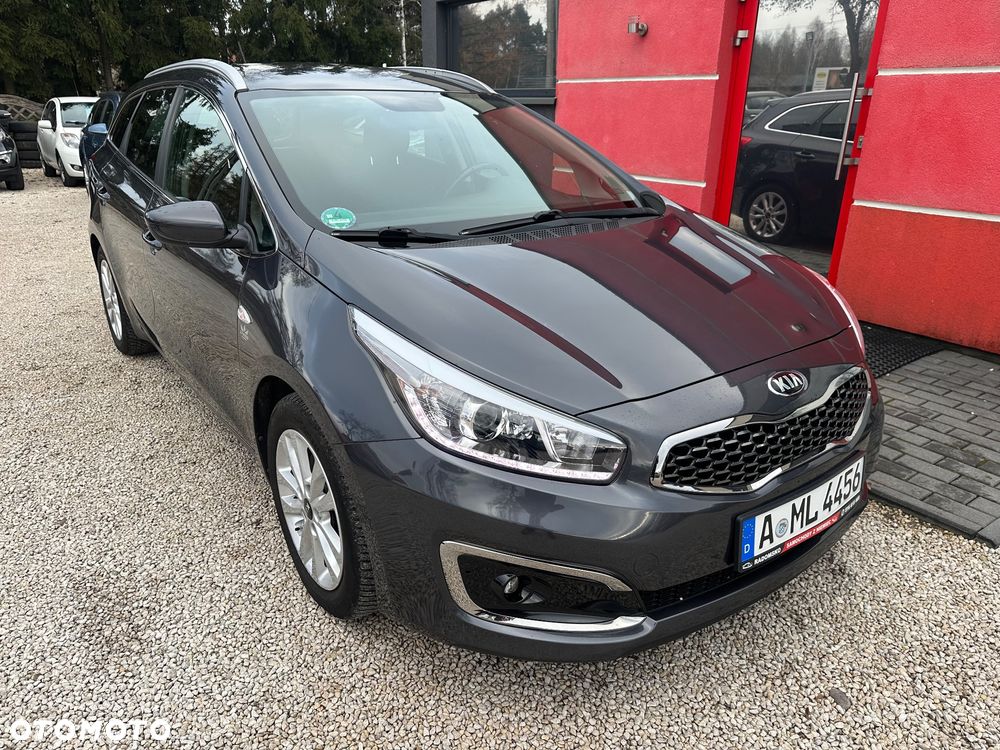 Kia Ceed 1.6 GDI Dream Team Edition - 1