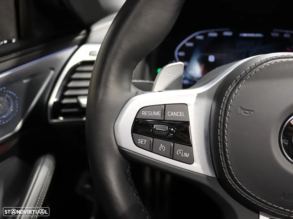 BMW M850i xDrive - 16