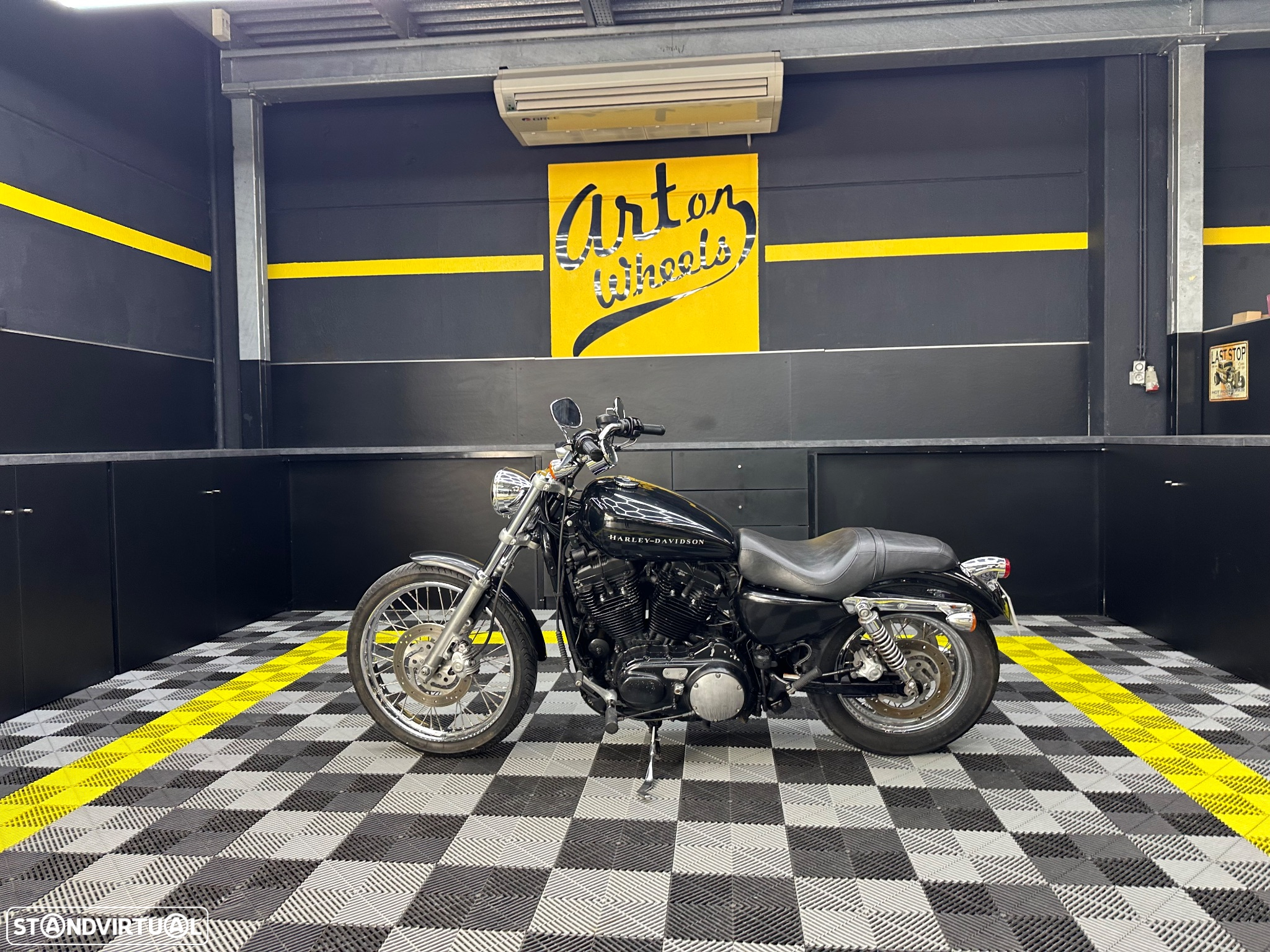 Harley-Davidson 883 - 3