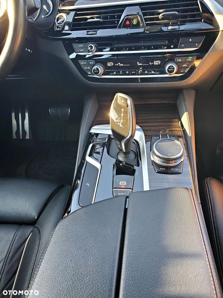 BMW Seria 5 540i xDrive M Sport sport - 17