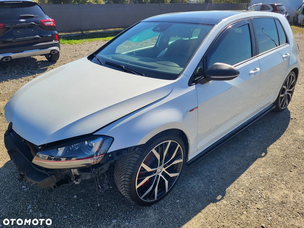 Volkswagen Golf GTI 2.0 TSI OPF Performance - 11