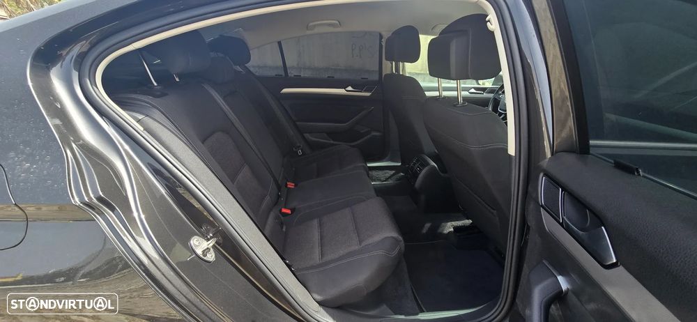 VW Passat 2.0 TDI Elegance - 14