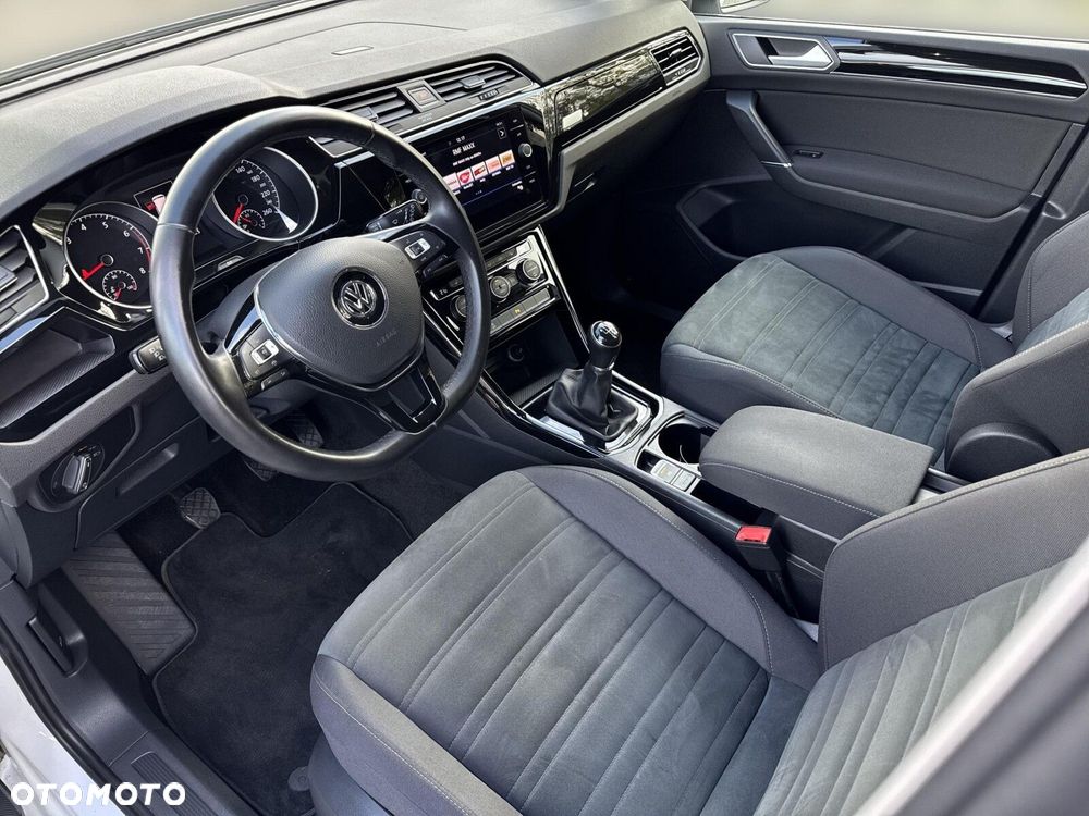 Volkswagen Touran 1.5 TSI EVO Highline - 10