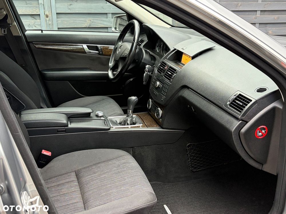 Mercedes-Benz Klasa C 180 Kompressor BlueEFFICIENCY Elegance - 31