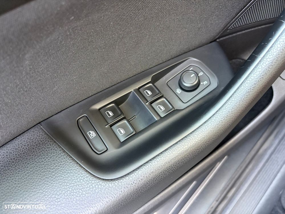 VW Passat Variant 2.0 TDI Confortline - 10