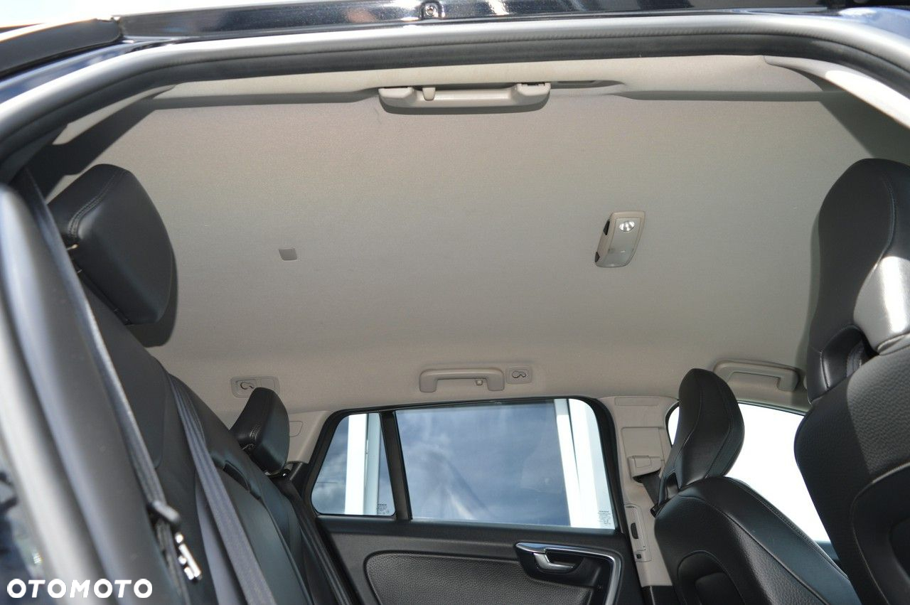 Volvo V60 D3 Momentum - 32