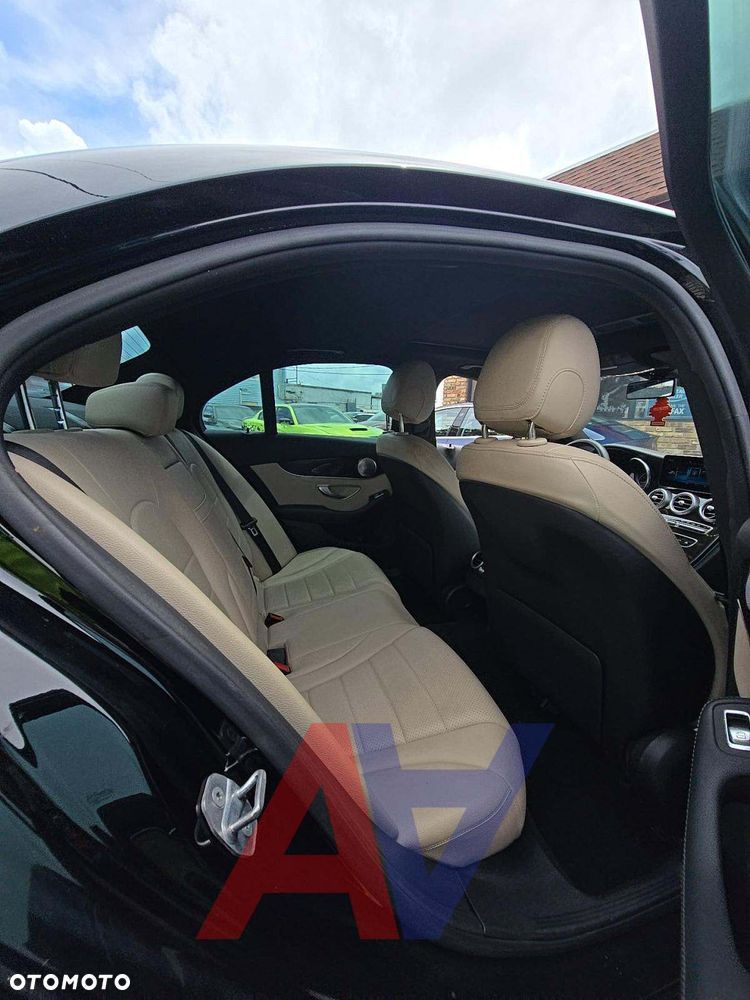 Mercedes-Benz Klasa C 300 4Matic 9G-TRONIC AMG Line - 15
