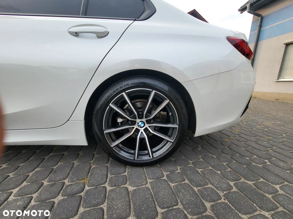 BMW Seria 3 318d Sport Line - 15