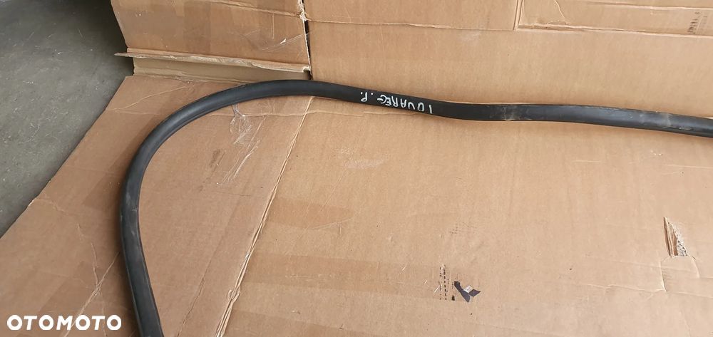 Uszczelka maski komory silnika VW Touareg 7L - 4