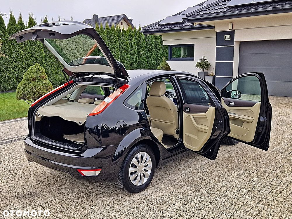 Ford Focus 1.6 Ghia - 12