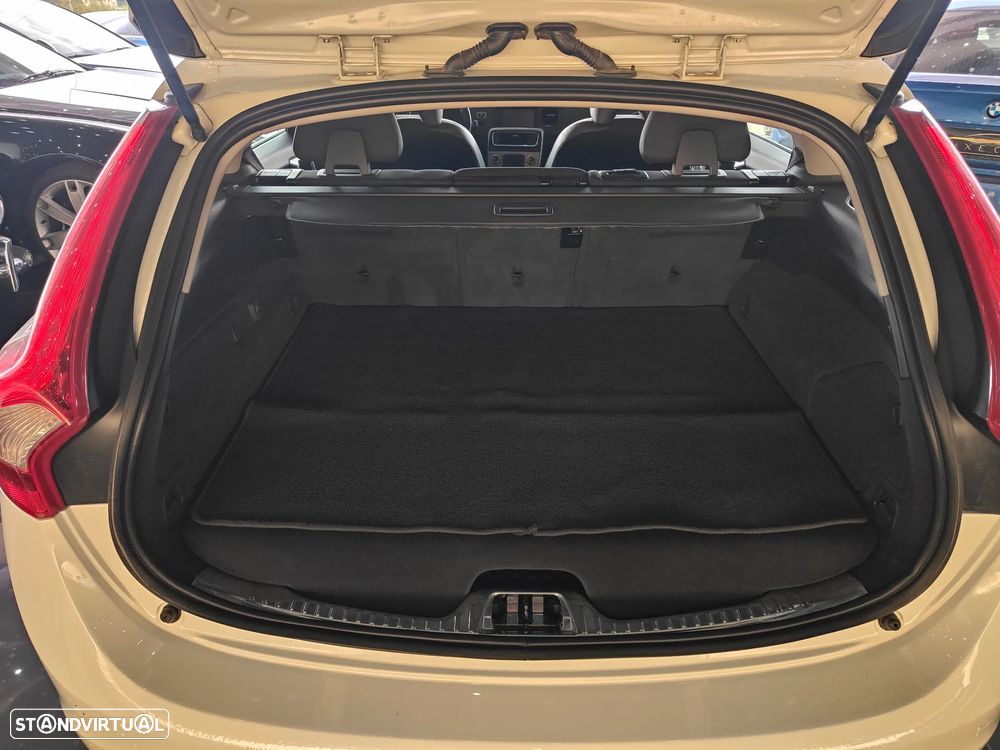 Volvo V60 2.4 D6 Momentum AWD Phev - 19